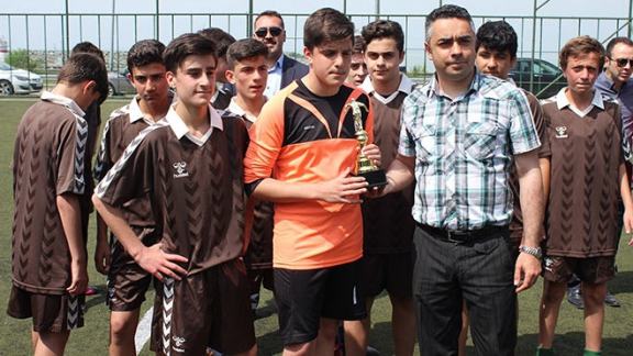 Pazarspor Tarafından Ortaokullar Arasında Düzenlenen Futbol Turnuvasında Kupa Sahibini Buldu