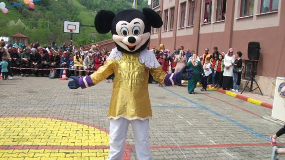 TOKİ İlkokulu/Ortaokulu 23 Nisan Ulusal Egemenlik ve Çocuk Bayramı Kutlaması Düzenledi.