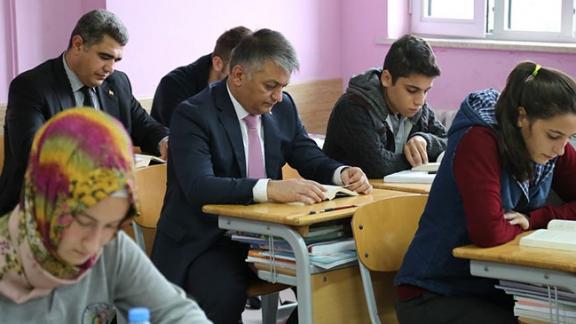 Sayın Valimiz Ersin YAZICI, Pazar Anadolu Lisesi ve Fen Lisesini ziyaret etti.