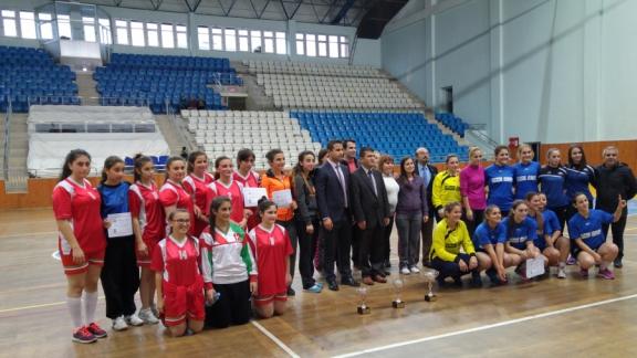 Okul Sporları Bayan Hentbol Turnuvası Ödül Töreni Düzenlendi.