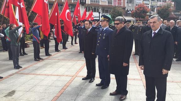 18 Mart Şehitler Günü, Pazar´da Belediye Meydanındaki Atatürk Anıtı Önünde Çelenk Sunum Töreniyle Başladı...