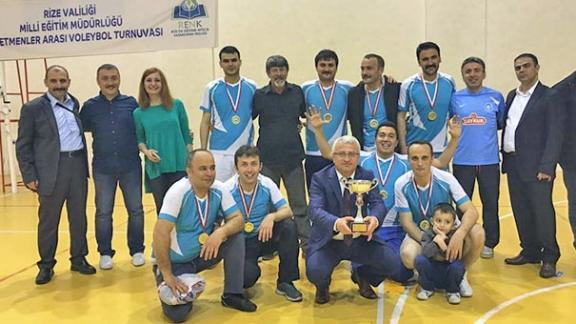 Öğretmenlerarası Voleybol Müsabakaları Rize Şampiyonu Atatürk Anadolu Lisesi