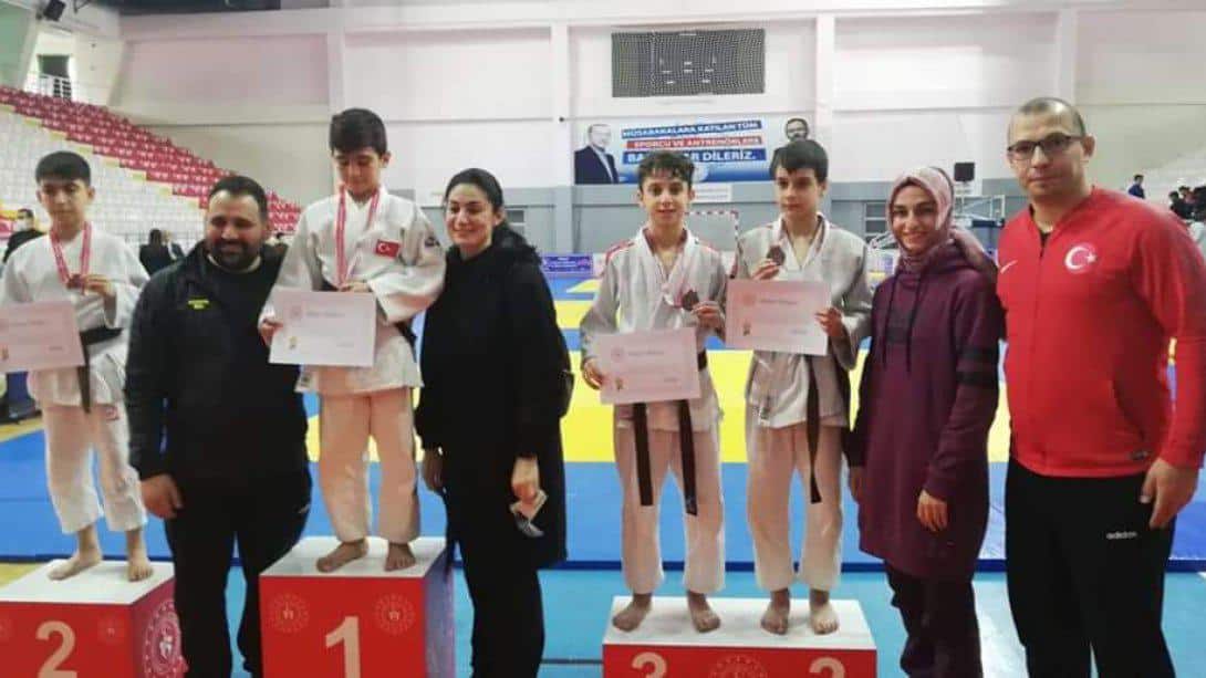Judo Türkiye Üçüncüsü Hüseyin Sarıoğlu Ortaokulundan